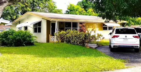 2719 Pine Tree Dr, Miramar, FL 33023