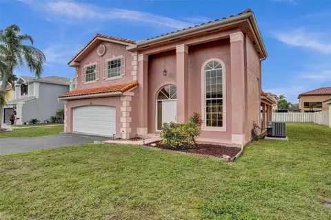 711 Rock Hl, Davie, FL 33325