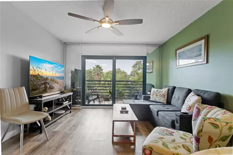 10442 Sunrise Lakes Blvd #207, Sunrise, FL 33322