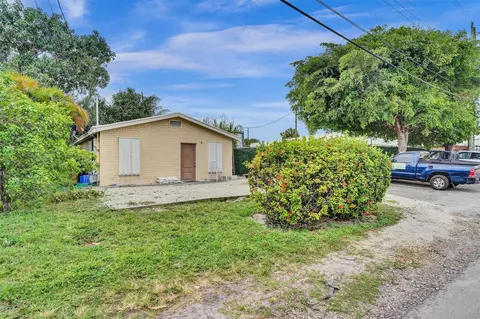 520 NE 43rd St, Oakland Park, FL 33334