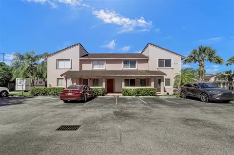 8041 Lake #201, Doral, FL 33166