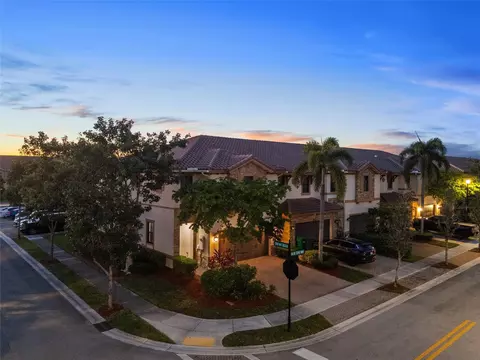 8431 Blue Cv, Parkland, FL 33076