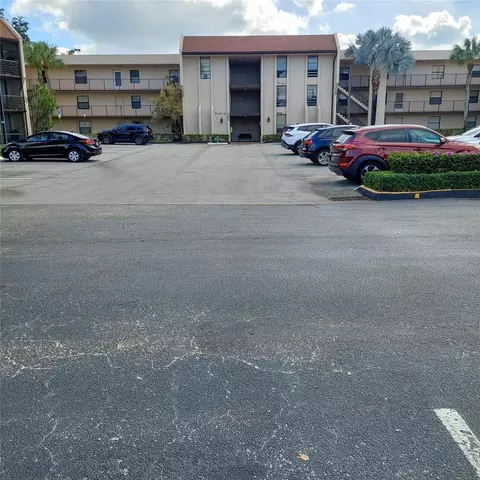 7950 W Mcnab Rd #124, Tamarac, FL 33321