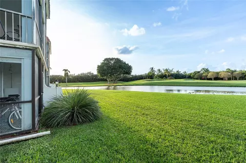 9611 N Hollybrook Lake Dr #107, Pembroke Pines, FL 33025