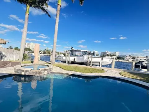 Exterior - 412 SE 28th Ave, Pompano Beach, FL 33062 photo 9 of 12