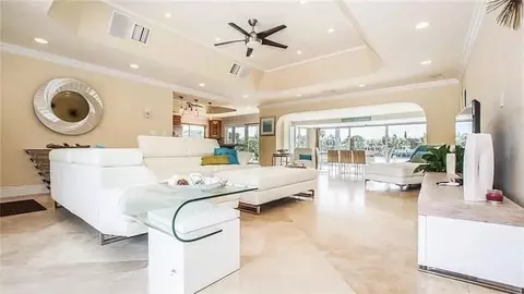 Living - 412 SE 28th Ave, Pompano Beach, FL 33062 photo 1 of 2