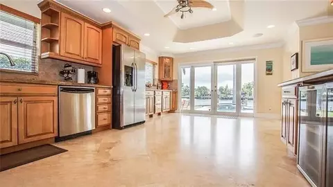 Kitchen - 412 SE 28th Ave, Pompano Beach, FL 33062 photo 1 of 2
