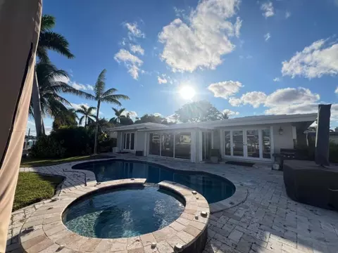 Exterior - 412 SE 28th Ave, Pompano Beach, FL 33062 photo 3 of 12