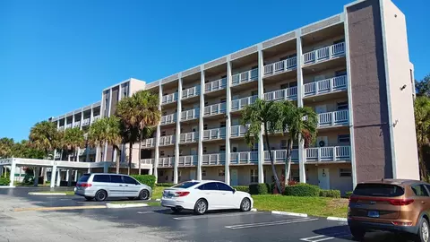 1075 Riverside #302, Coral Springs, FL 33071