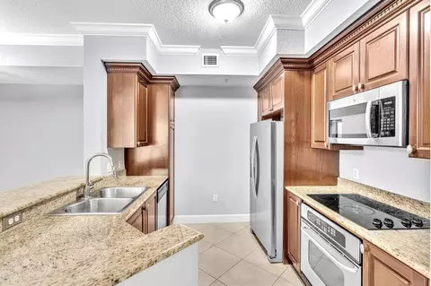1 Renaissance #1-211, Boynton Beach, FL 33426