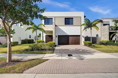 21000 NE 2nd, Miami, FL 33179