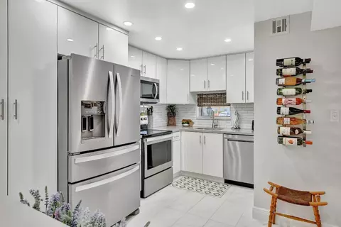 700 S Hollybrook Dr #104, Pembroke Pines, FL 33025