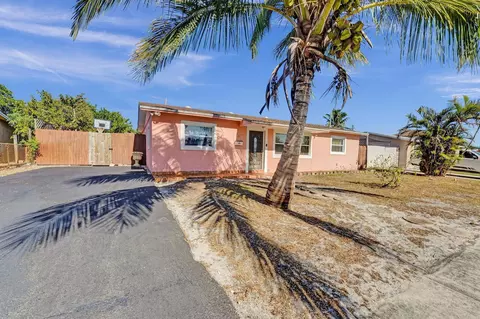 821 NE 52nd St, Pompano Beach, FL 33064