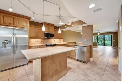 2200 S Cypress Bend Dr #102, Pompano Beach, FL 33069