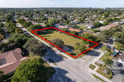 3990 Woodside Dr, Coral Springs, FL 33065