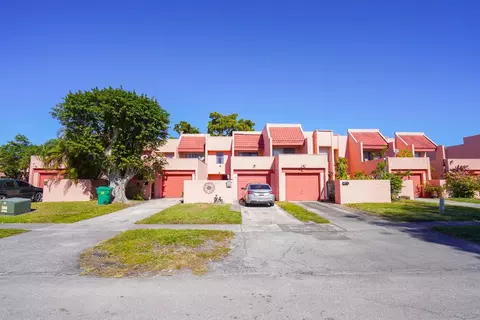 5717 NW 16th St #20, Fort Lauderdale, FL 33313