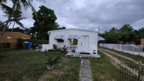 3621 SW 48th, Hollywood, FL 33023