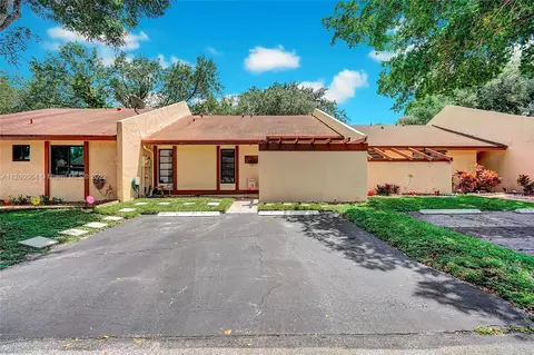 9820 NW 15th Ct #9820, Pembroke Pines, FL 33024