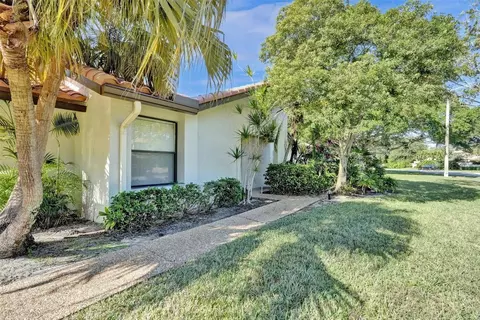 609 Deer Creek Lake Pt #609, Deerfield Beach, FL 33442