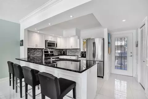 2831 Somerset #303, Lauderdale Lakes, FL 33311