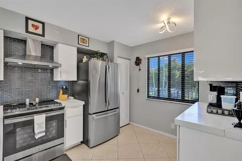 2205 S Cypress Bend Dr #301, Pompano Beach, FL 33069