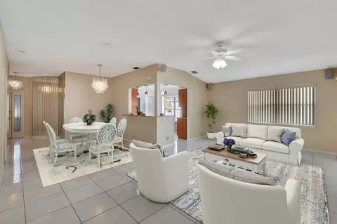 19 Bentwater, Boynton Beach, FL 33426