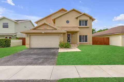 970 SW 98th Ave, Pembroke Pines, FL 33025