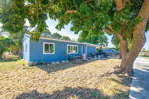 404 Bayberry, West Palm Beach, FL 33403