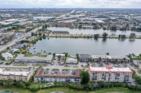 1020 Crystal Lk #206, Pompano Beach, FL 33064