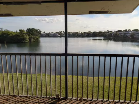 3200 NW 46th St #207, Oakland Park, FL 33309
