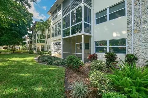 5151 W Oakland Park #106, Lauderdale Lakes, FL 33313