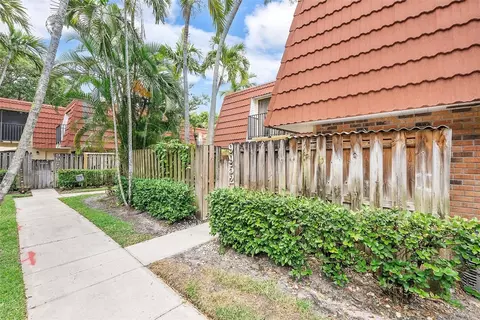 9952 NW 6th #9952, Plantation, FL 33324