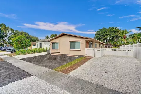 236-238 SW 7th, Dania Beach, FL 33004