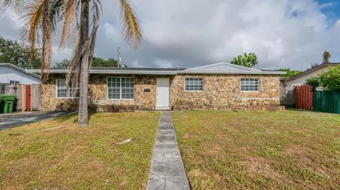 6921 SW 6th, Pembroke Pines, FL 33023