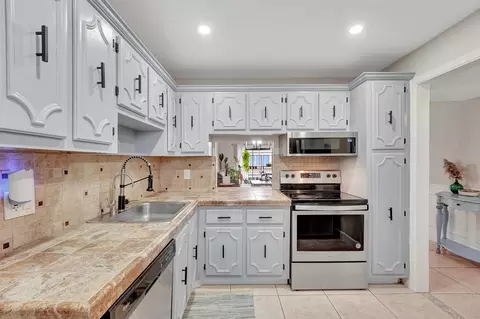 2960 Riverside #216, Coral Springs, FL 33065