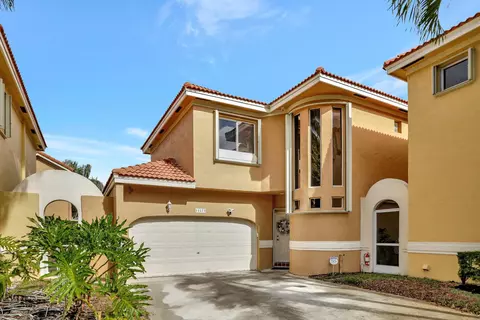 11273 Lakeview Dr #32-I, Coral Springs, FL 33071
