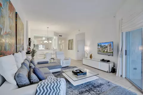7682 Granville Dr #406-E, Tamarac, FL 33321