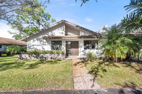 3915 Arelia Dr N, Delray Beach, FL 33445