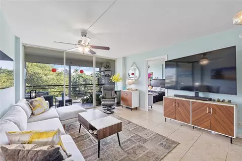 104 Royal Park #4B, Oakland Park, FL 33309