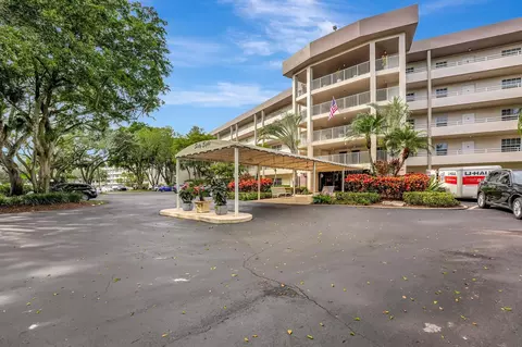 545 Oaks #201, Pompano Beach, FL 33069