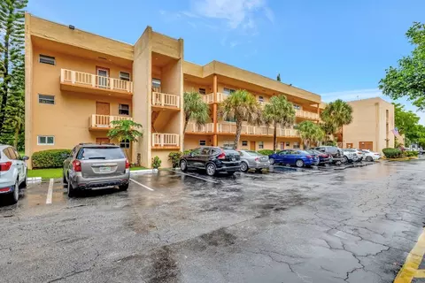 8400 Lagos De Campo #308, Tamarac, FL 33321