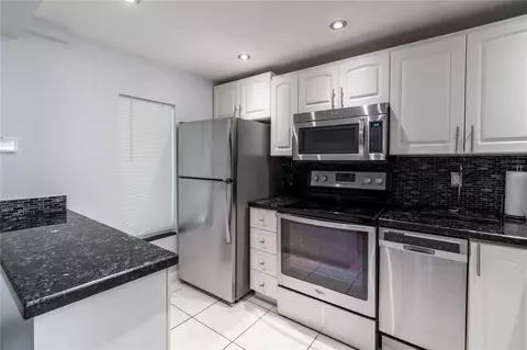 470 Paradise Isle Blvd #105, Hallandale Beach, FL 33009