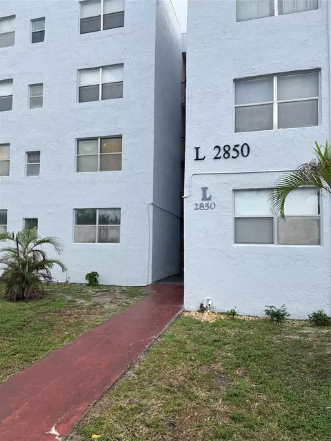 2850 Somerset #107L, Lauderdale Lakes, FL 33311