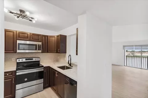 8560 N Sherman #408, Miramar, FL 33025