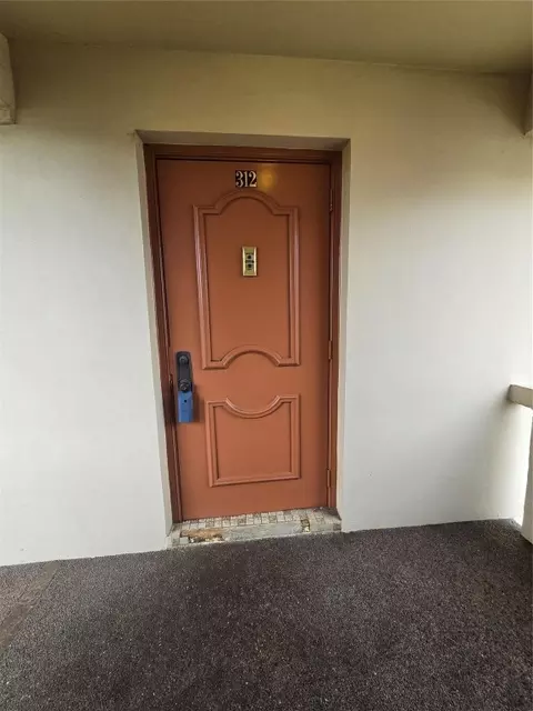 2800 Sunrise Lks #312, Sunrise, FL 33322