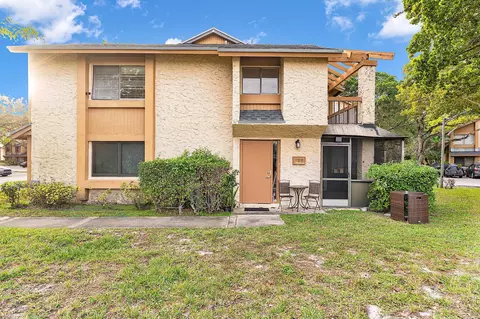 198 Wimbledon Lakes Dr #198, Plantation, FL 33324