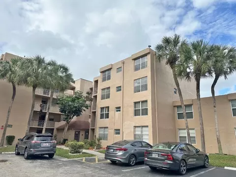 9430 Live Oak #302, Davie, FL 33324