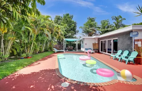 1747 16th, Hollywood, FL 33020