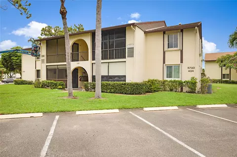 5730 Pine Wood Dr #D-2, Greenacres, FL 33463