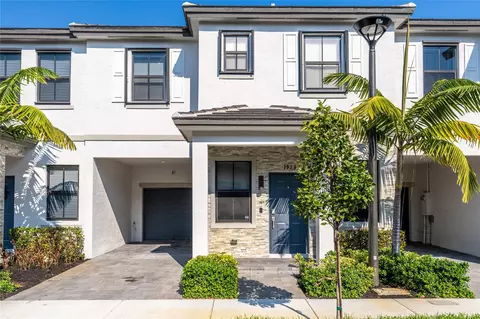 1923 SW 5th Blvd #1923, Fort Lauderdale, FL 33312